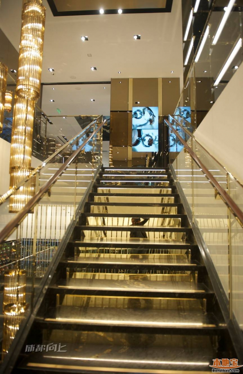 西南最大Gucci店——成都太古里店-8