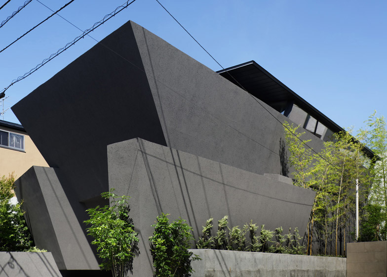 东京“黑棺材”住宅,封闭外表下的明亮空间-3