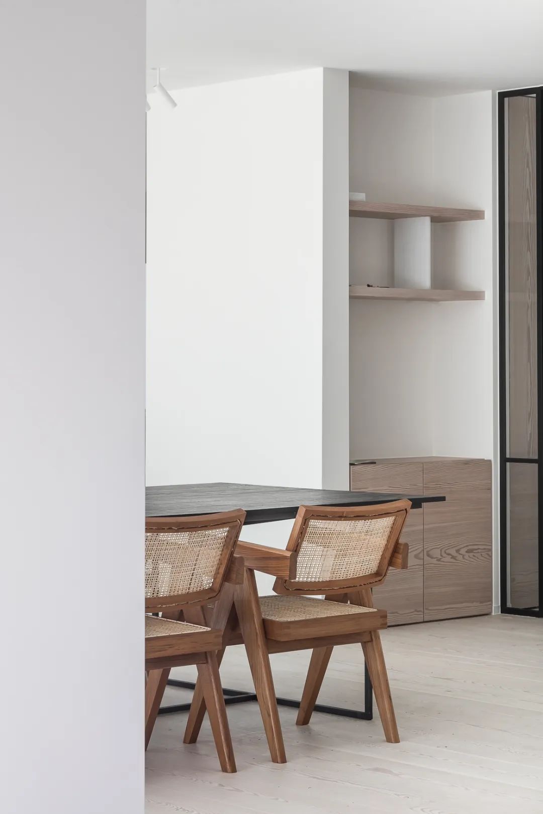 Nathalie Deboel 的温暖极简主义 | 比利时自然的室内设计美学-51