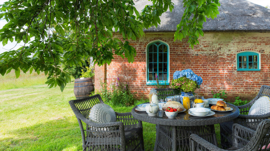 Маленькая дача в Англии посреди леса | 10 фото-11