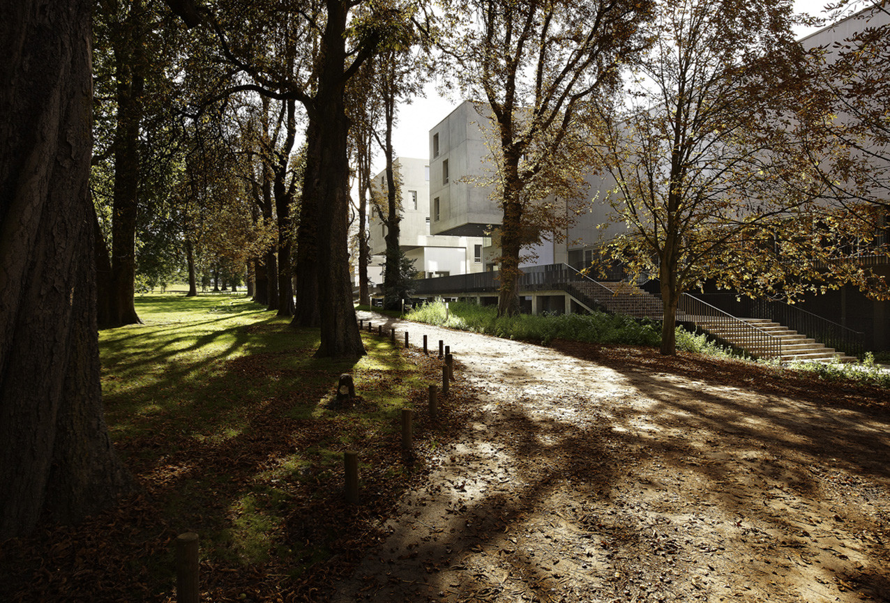 A Place of Exchanges  zigzag architecture-8