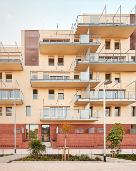 50 Social Housing Units – DE PEUS A TERRA i el cap pels núvols / Miel Arquitectos + MARMOLBRAVO + MADhel