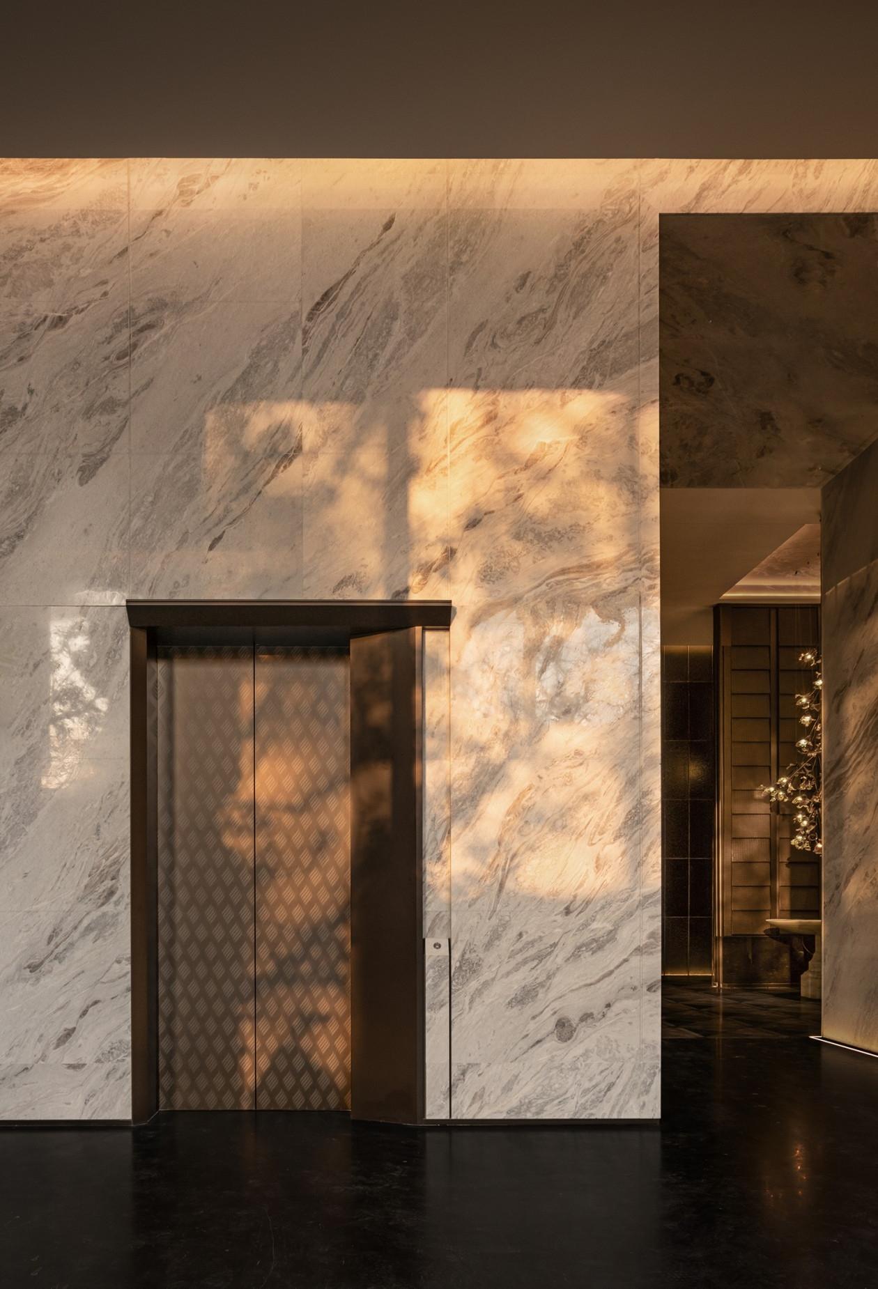 研质共设 · 重庆龙湖御湖境丨中国重庆丨室内设计为研质共设,建筑设计为ZEN正象设计,景观设计为UMS里表都会-20