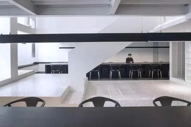 静谧时尚|灰色调办公空间-76