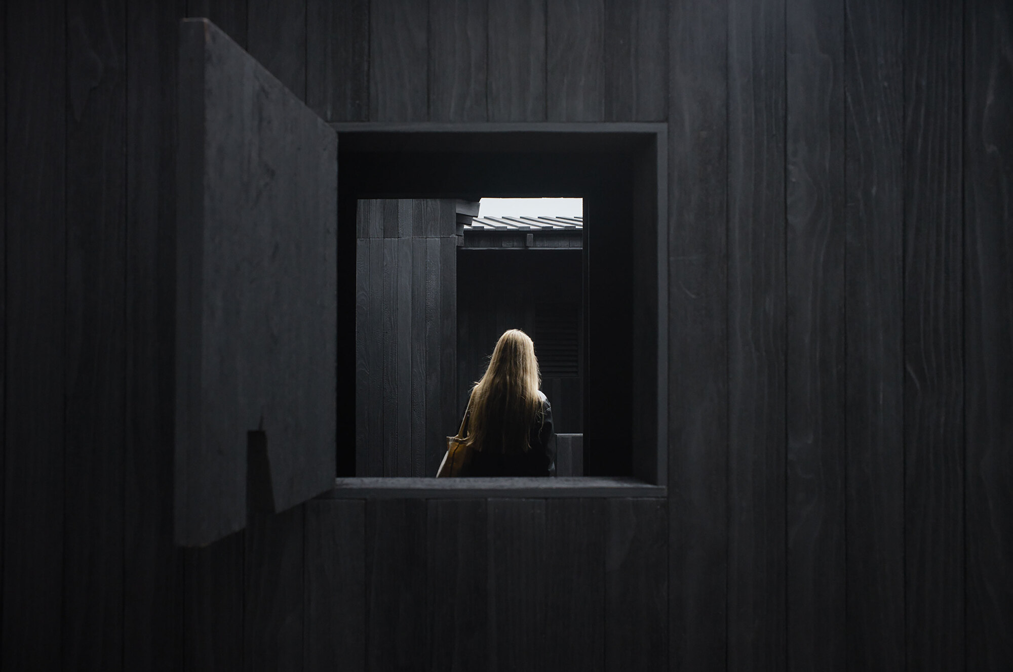 Awulai Ashia & Nkyinkyim Exhibition at Gagosian / DeRoche Projects-39