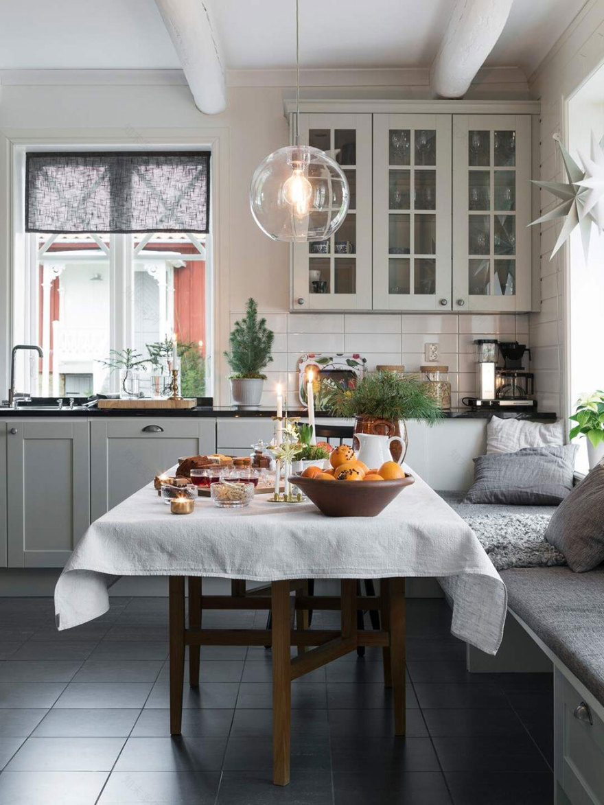 18 世纪瑞典古宅的温馨圣诞装饰-5