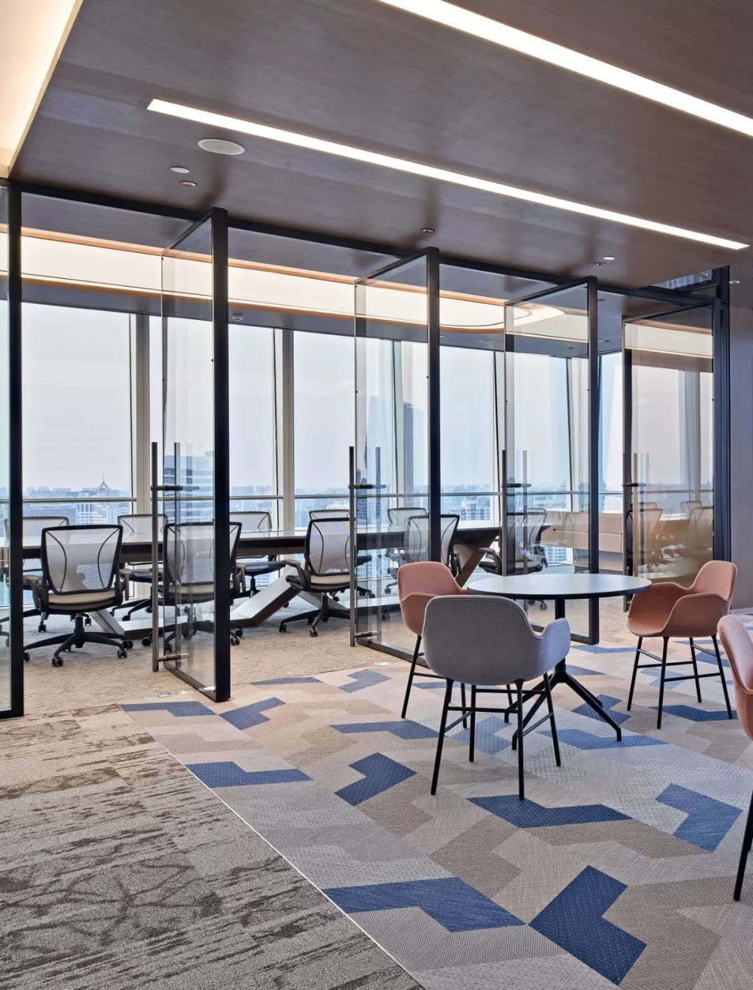 国泰君安期货 | 色彩缤纷的金融才俊办公空间-29