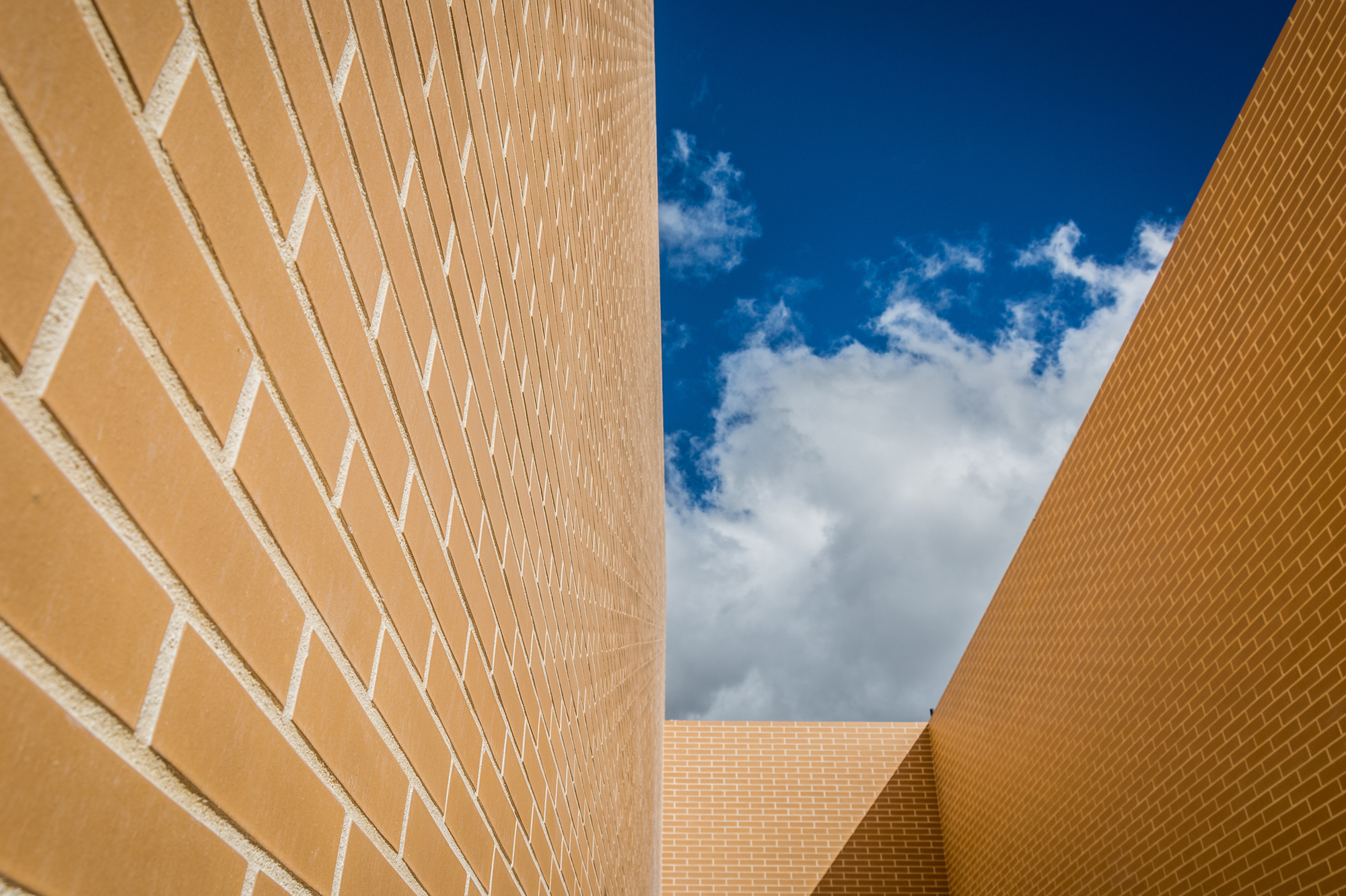 Monóvar Funeral Home | 融入自然的哀悼空间-27