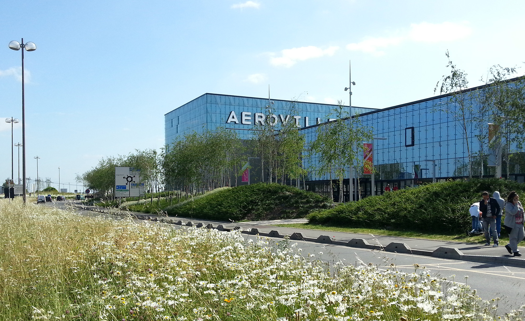 Centre de commerces et de services Aéroville - La Compagnie du Paysage-35