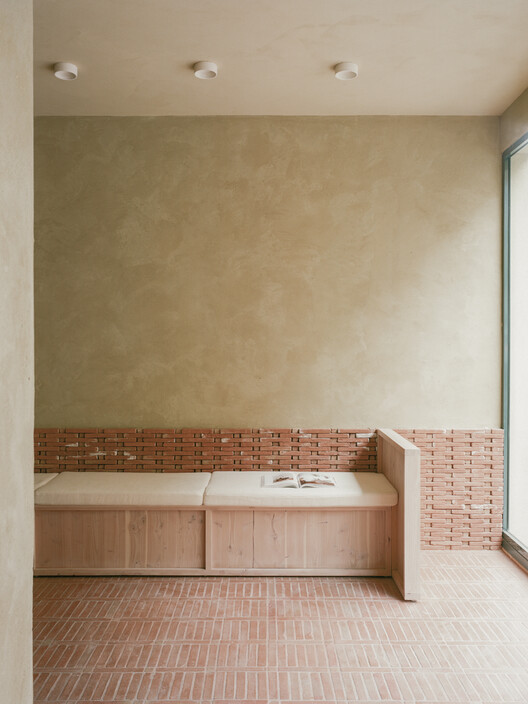 法国圣劳伦特杜瓦尔市 Pugets Artisanal Bakery 的艺术烘焙设计-17