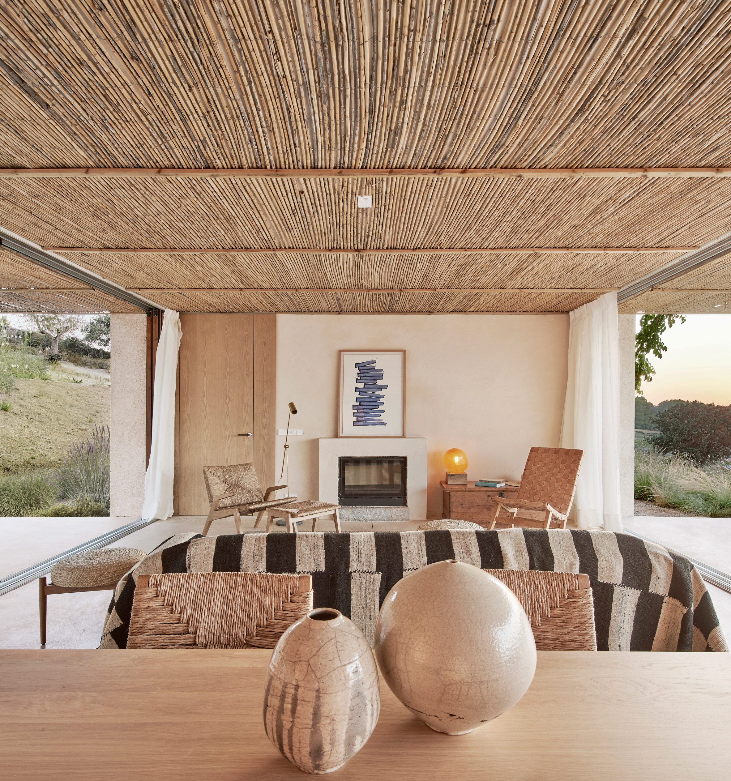 马洛卡岛酒店别墅 | OHLAB 打造复古影院式景观窗-16