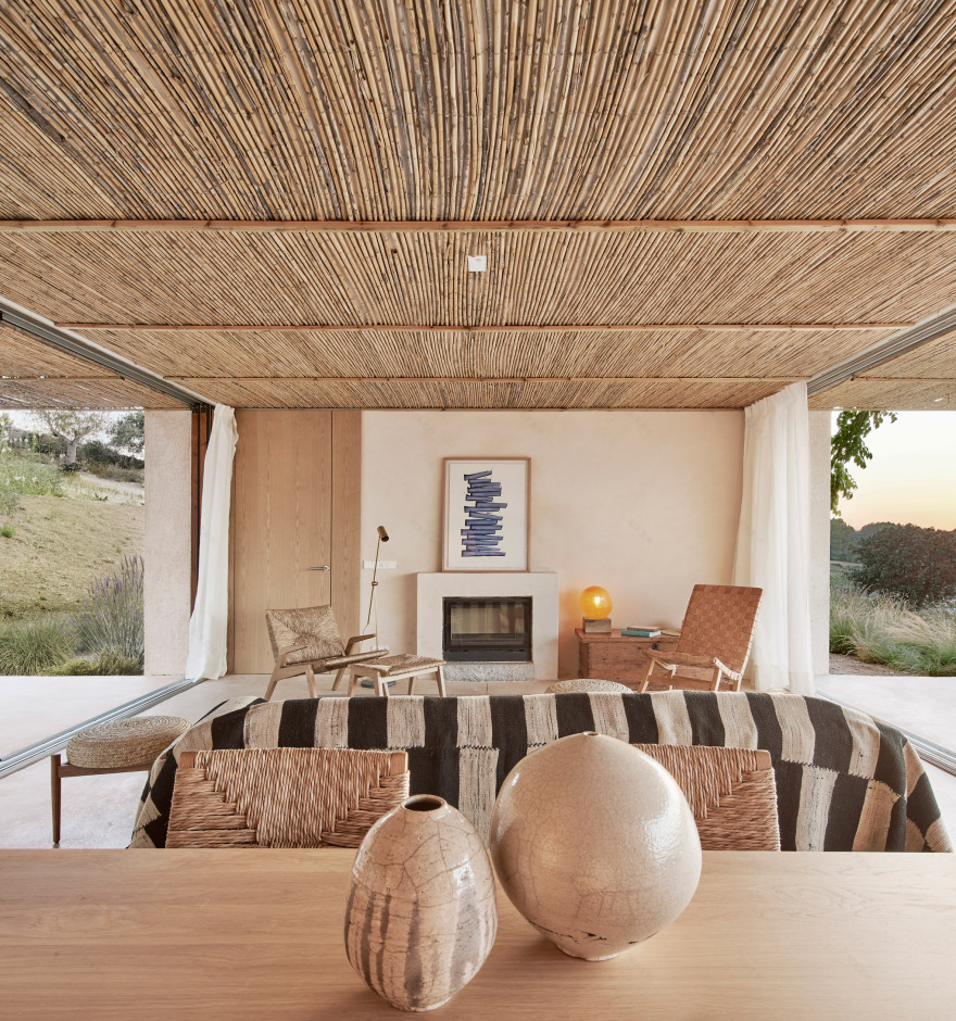 马洛卡岛酒店别墅 | OHLAB 打造复古影院式景观窗-16