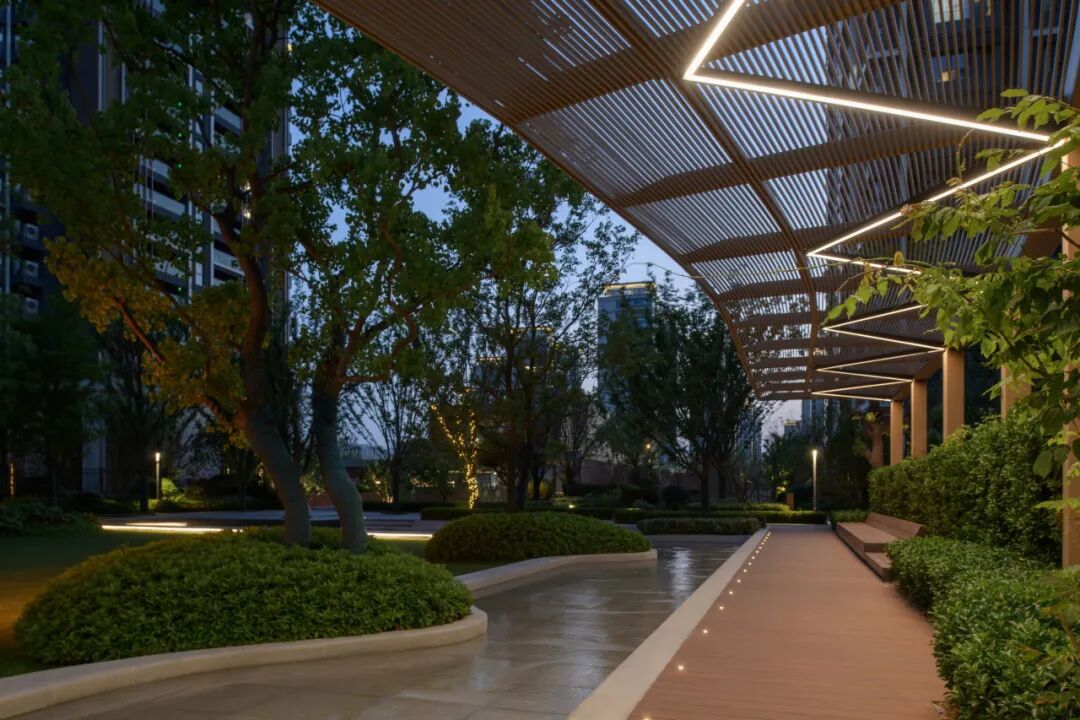 上海金地·虹桥峯汇丨中国上海丨景观设计为上海朗道景观规划设计有限公司等-24