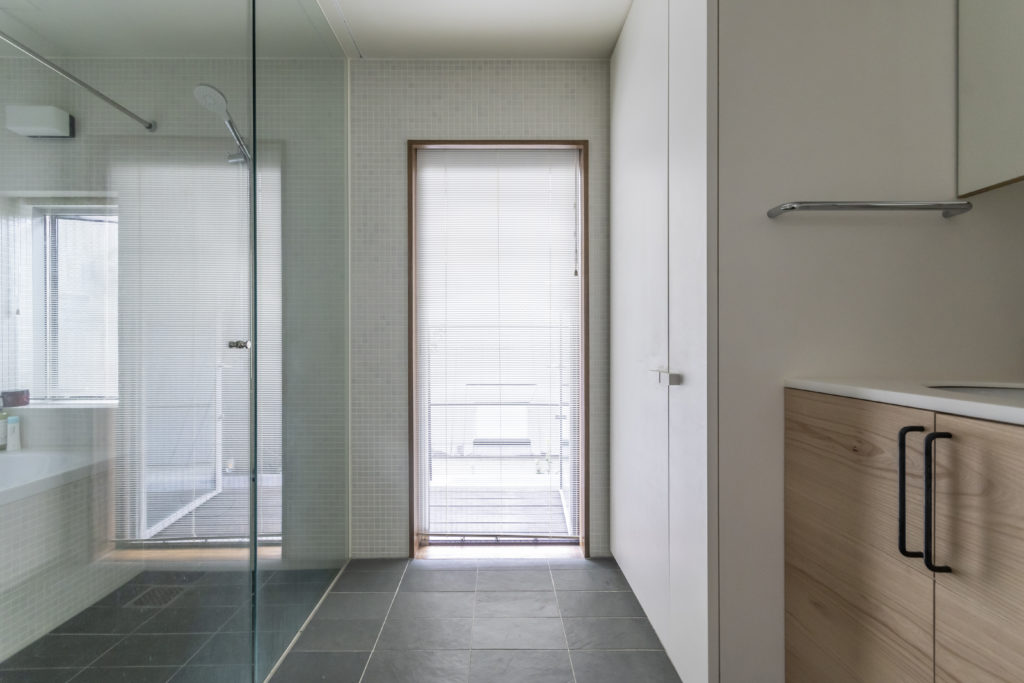 シックで落ち着きのある住空間建築と自然の力で生きる力が高まる | Style of Life | 100%LiFE-14