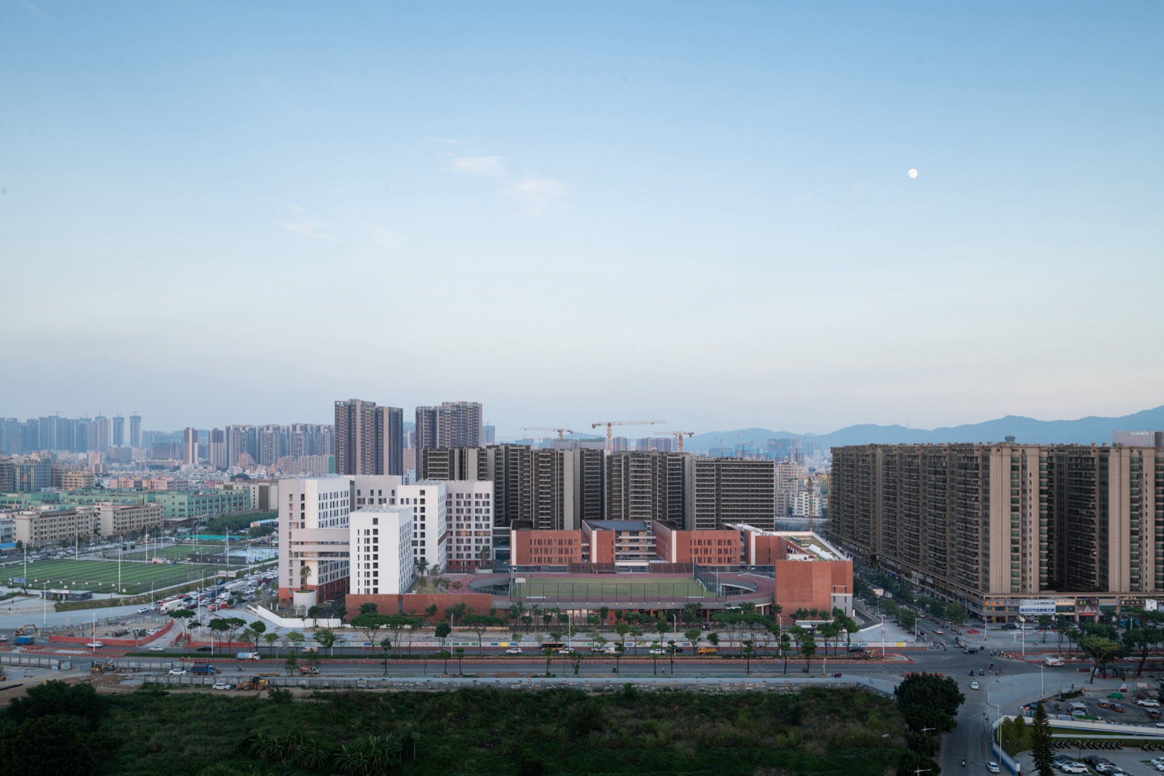 福海中学:高密度立体校园丨中国深圳丨王维仁建筑设计研究室有限公司-7