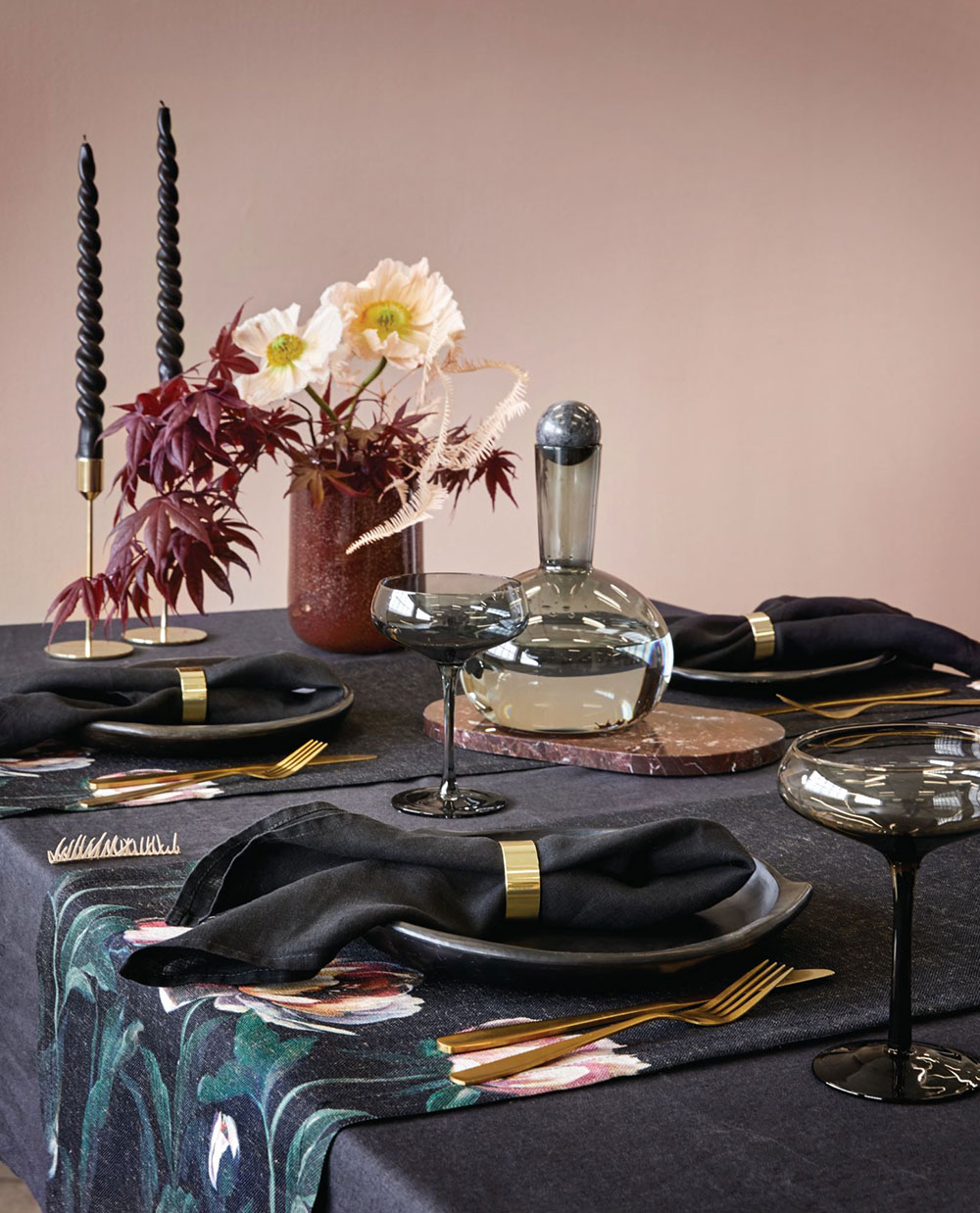 乌克兰新年餐桌设计 | 从奢华派对到雪白装饰-17