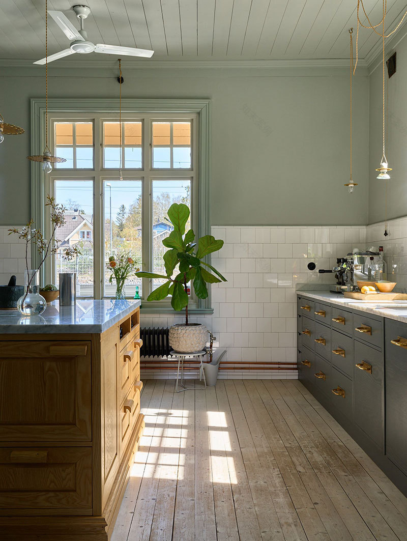 瑞典小镇的复古火车住宅设计-12