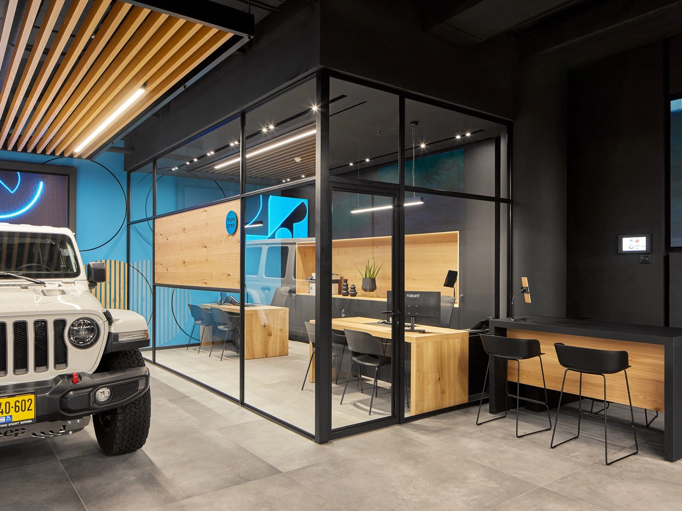 samelet TLV - premium vehicles receiving Space-15