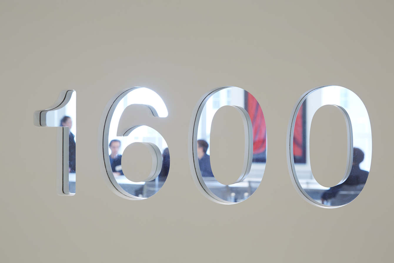 Eastlake Studio 打造私人企业总部,诠释静谧优雅办公环境-8