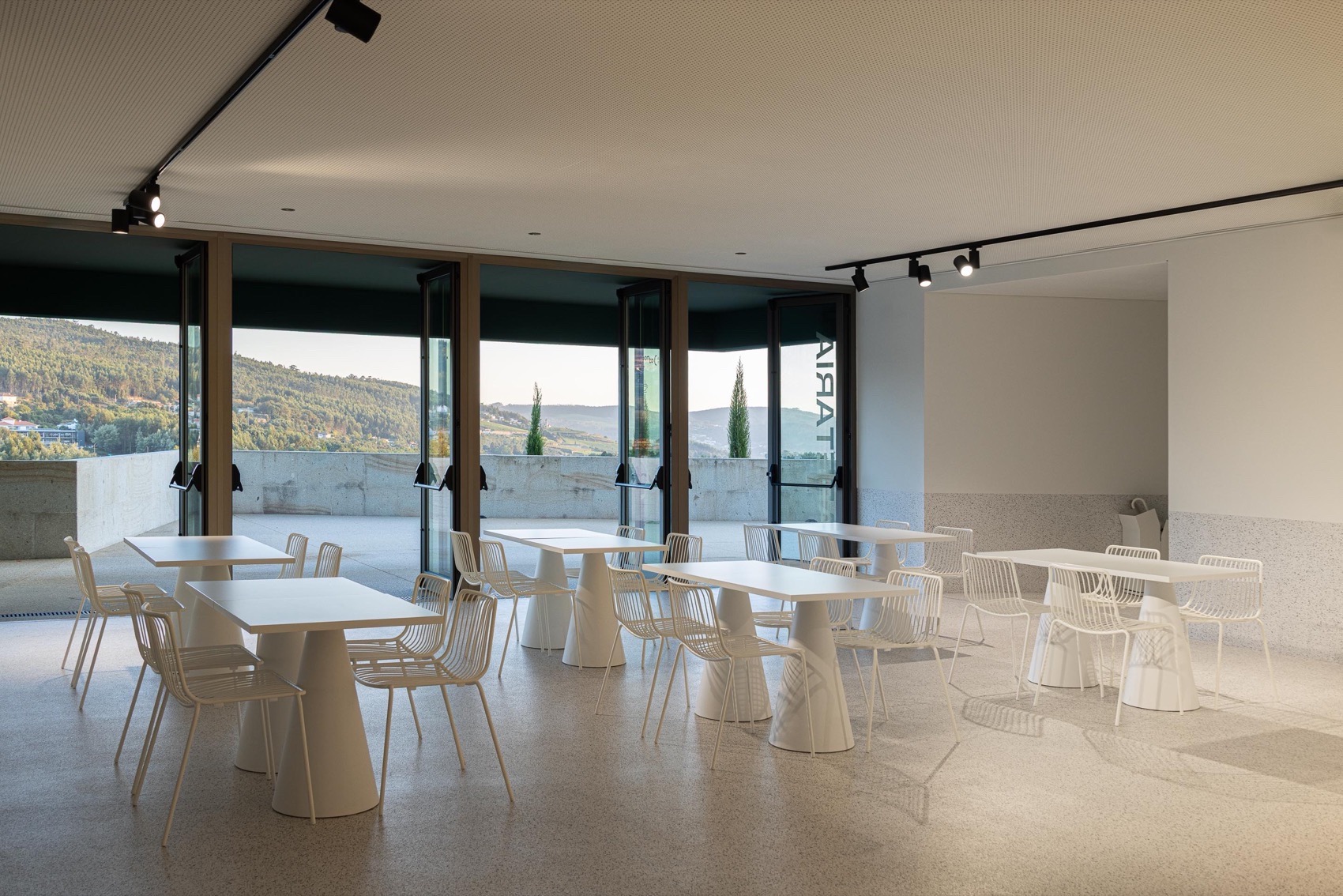 文化中心丨葡萄牙丨Galeria Gabinete-36