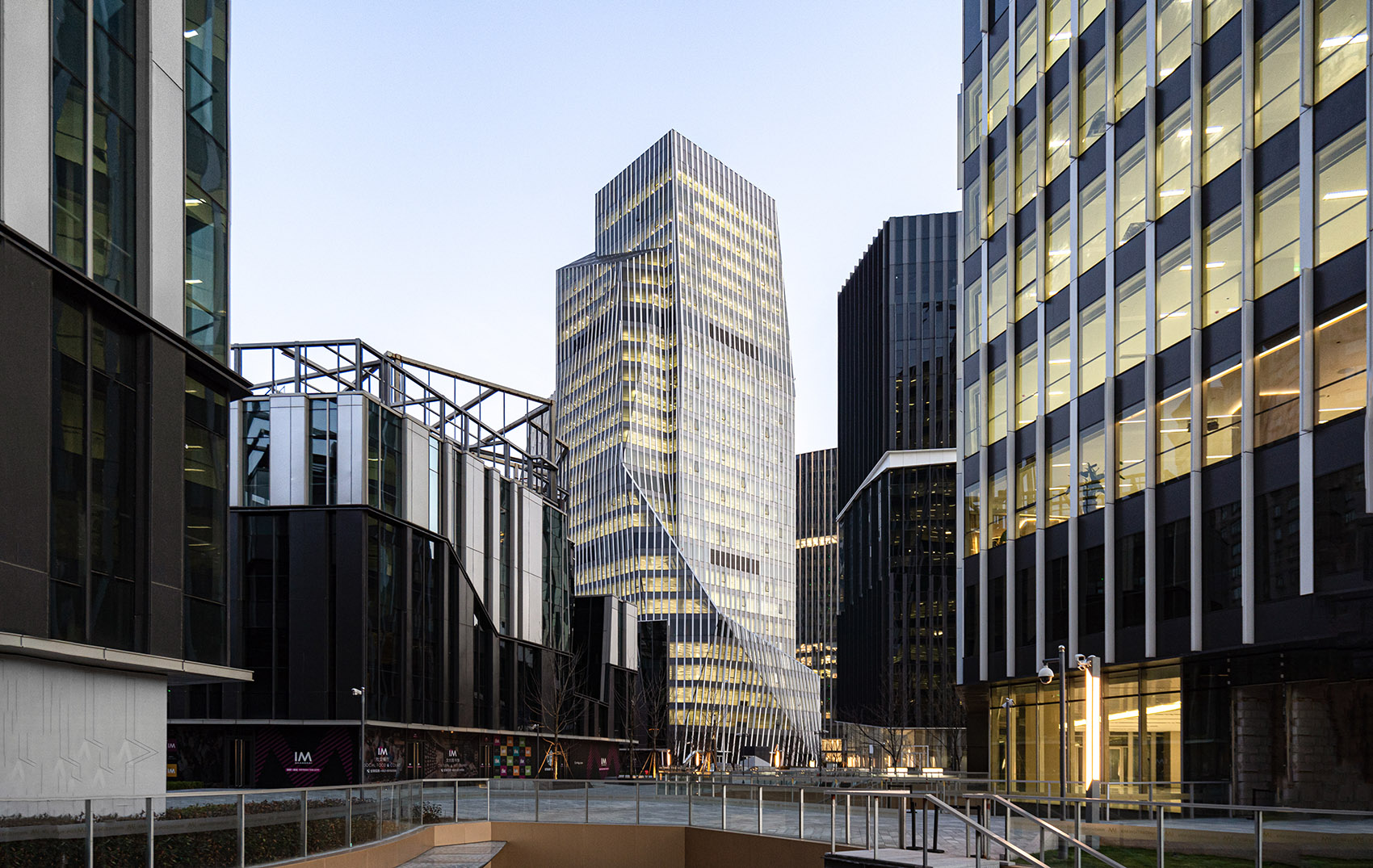 长宁国际发展广场丨中国上海丨Aedas-24