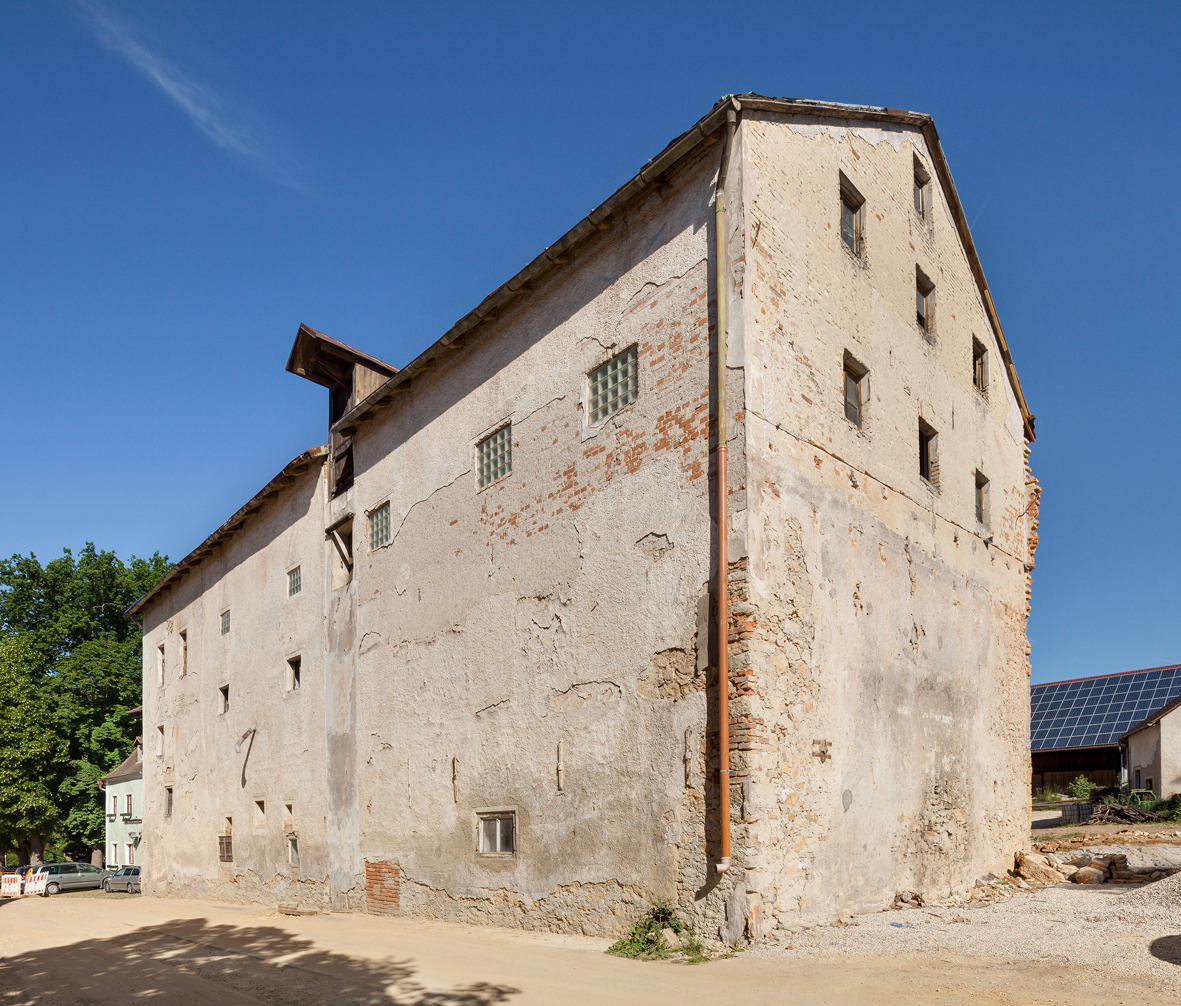 废弃酒厂重生,酒店设计演绎复古工业风-10