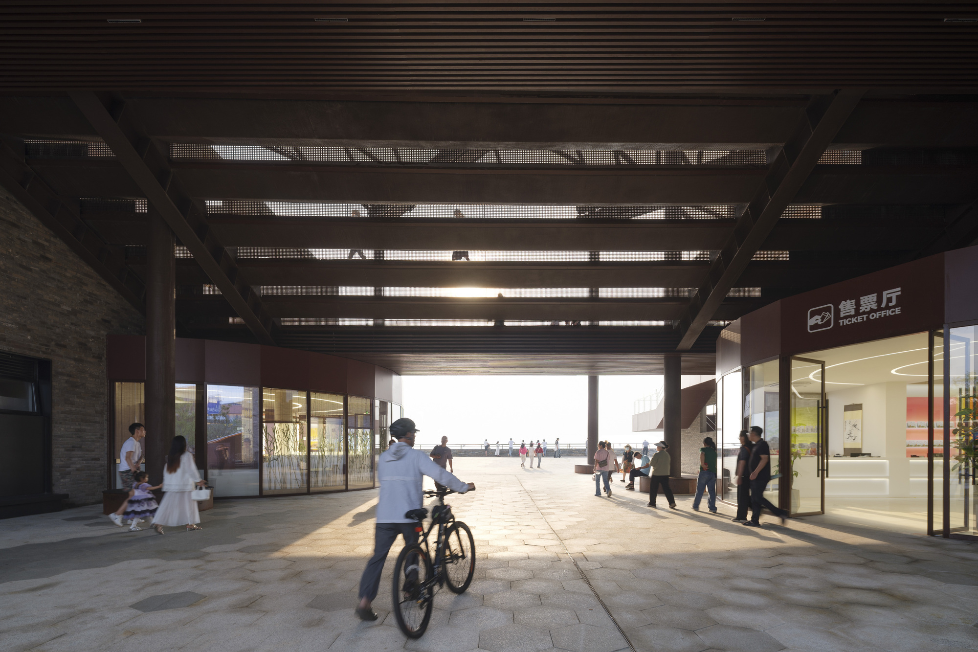 Yueyang Hualinggang Pier Tourist Center / WANG HUI | URBANUS-41