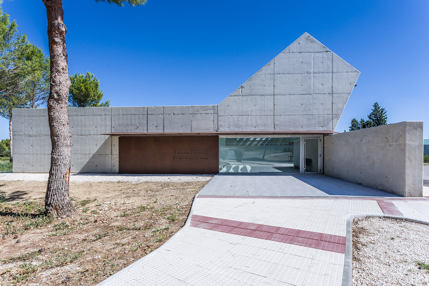 小镇殡仪馆,西班牙 / Juan Carlos Salas-7