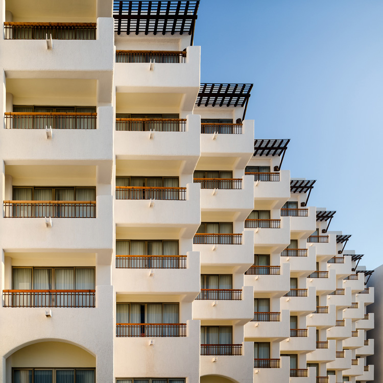 墨西哥洛斯卡沃斯海滨度假酒店——融入沙漠环境的现代建筑-15