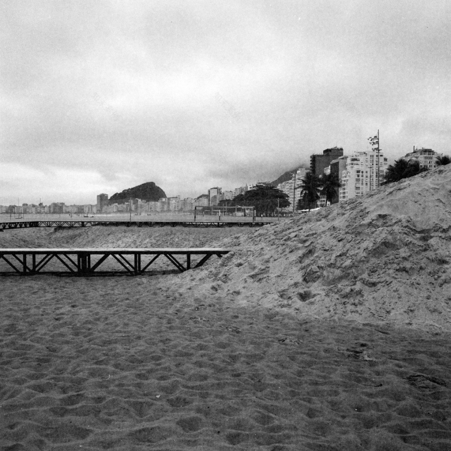 巴西 Copacabana 海滩装置艺术“时间和海滩”-43