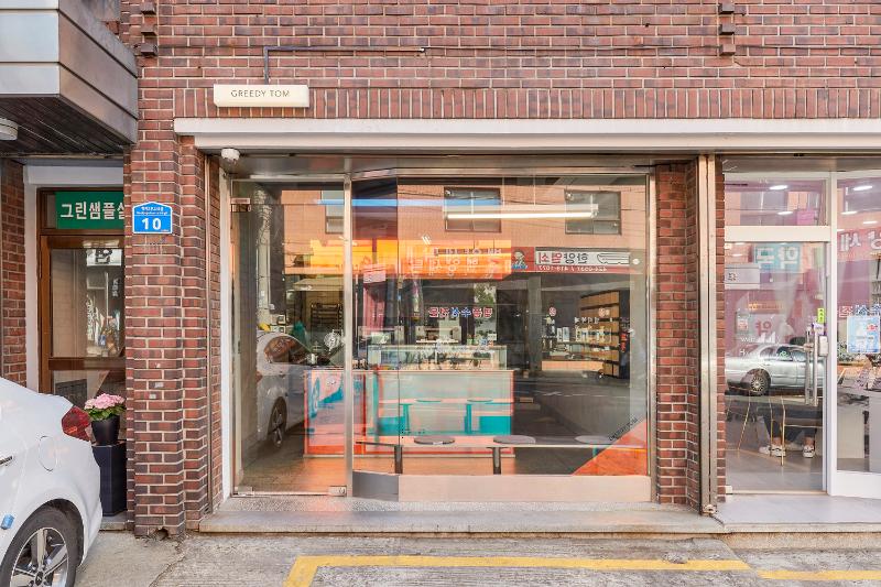 十坪小店变身为精致咖啡馆-2