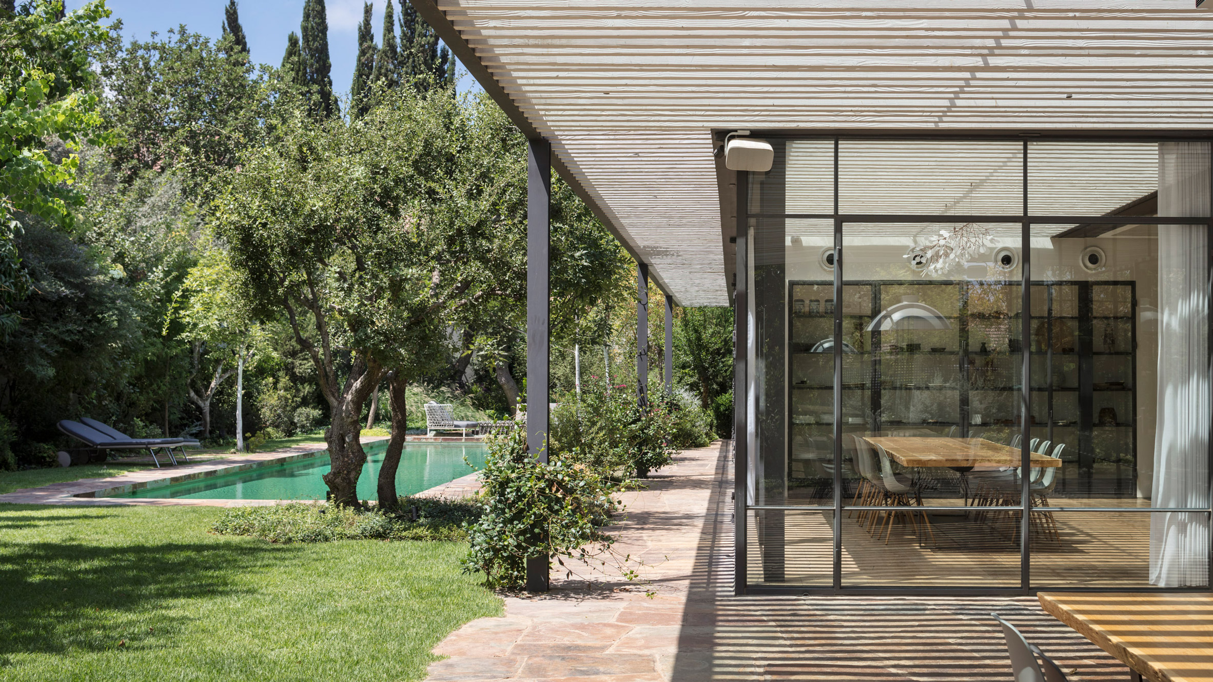 Glass walls and covered walkways intertwine Israeli house and garden-0