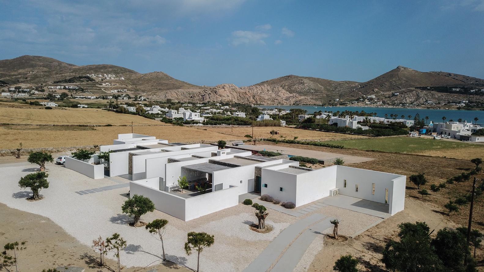 希腊 Paros 岛上的"藏匿与寻找" | 现代简约风格的双宅设计-34
