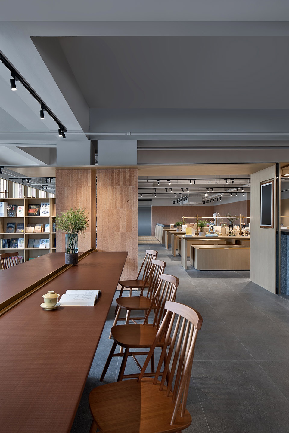 日夜流转中的都市文化灯塔 · 唐宁书店四海城店丨中国广州丨立品设计-89