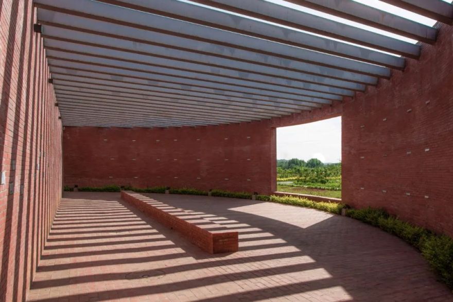 李子沟村的红砖自然礼堂-79