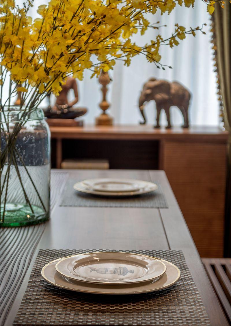 春色尊贵含蓄，时尚典雅的空间设计-4