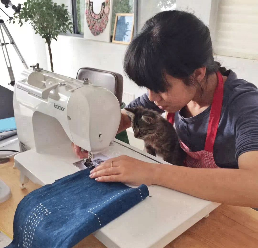 买不起房，小夫妻把牛棚改造成家，竟成300㎡大别墅还有150㎡花园菜地......-126