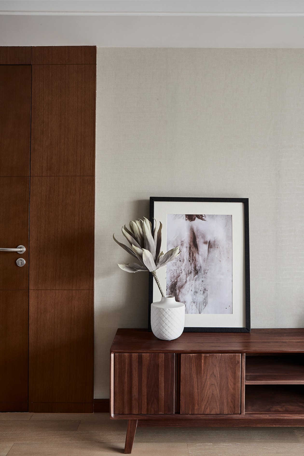 法式浪漫邂逅原木极简——探秘媒体女与 IT 男的和谐家居设计-3