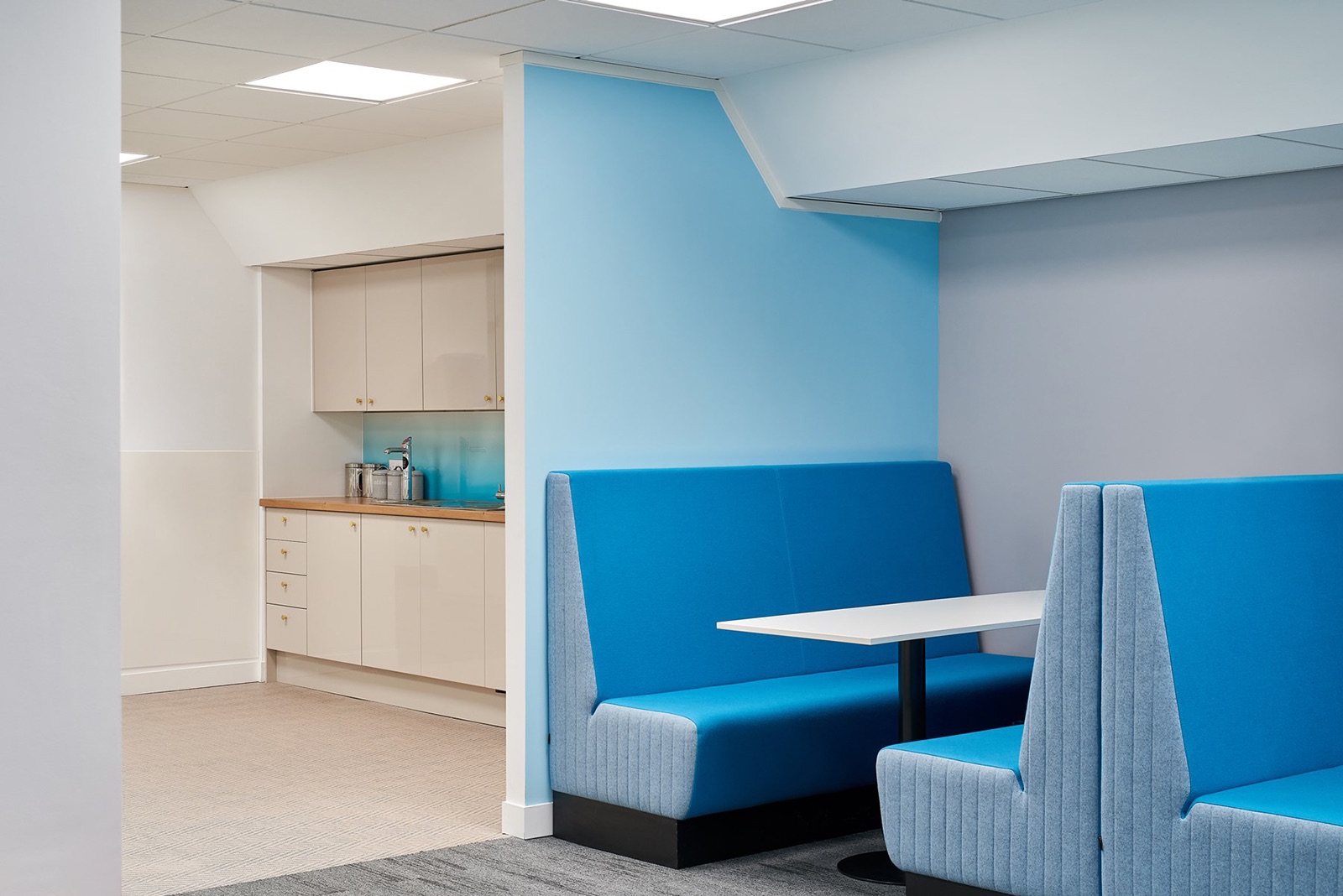 A Look Inside Mills & Reeve’s Modern Birmingham Office - Officelovin'-5