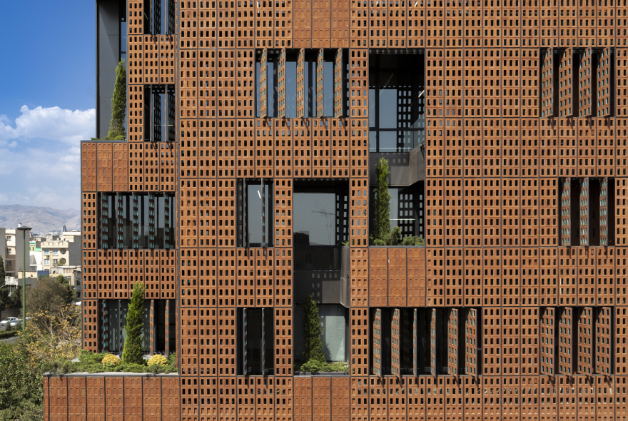 矛盾中的和谐 | 高科技与传统元素的融合-31