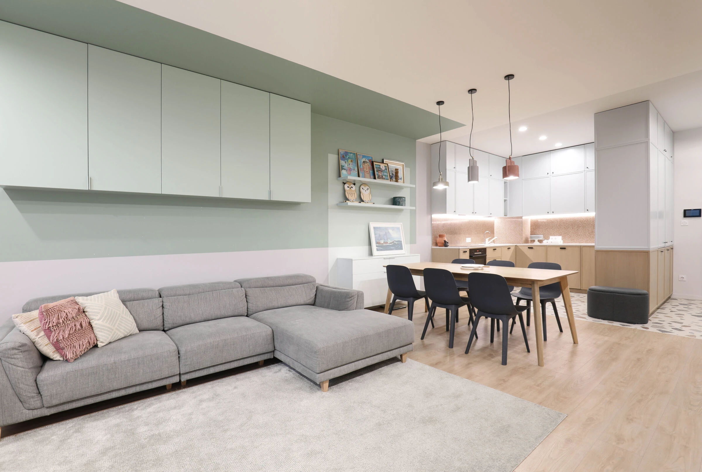 色彩项目 · 充满艺术气息的 2021 年家庭公寓设计丨保加利亚布尔加斯丨Think Forward-17