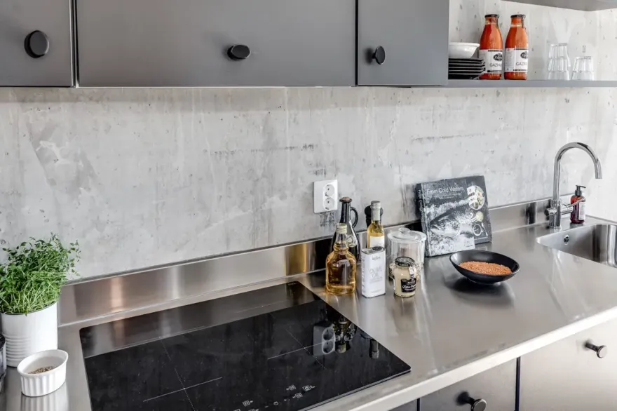 瑞典 40m2 灰混凝土时尚公寓 | 工业风与温馨家居的完美结合-12