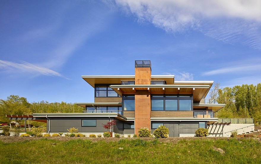 Issaquah Highlands House Offering Panoramic Views of Lake Washington-24