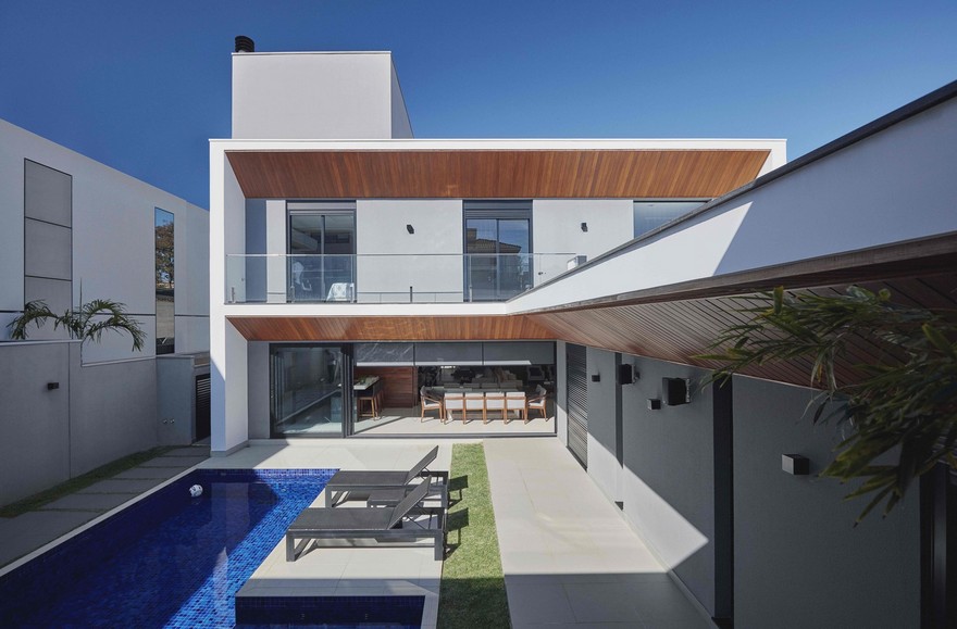 Cumaru House: An Imposing Example of Modern Brazilian Architecture-9