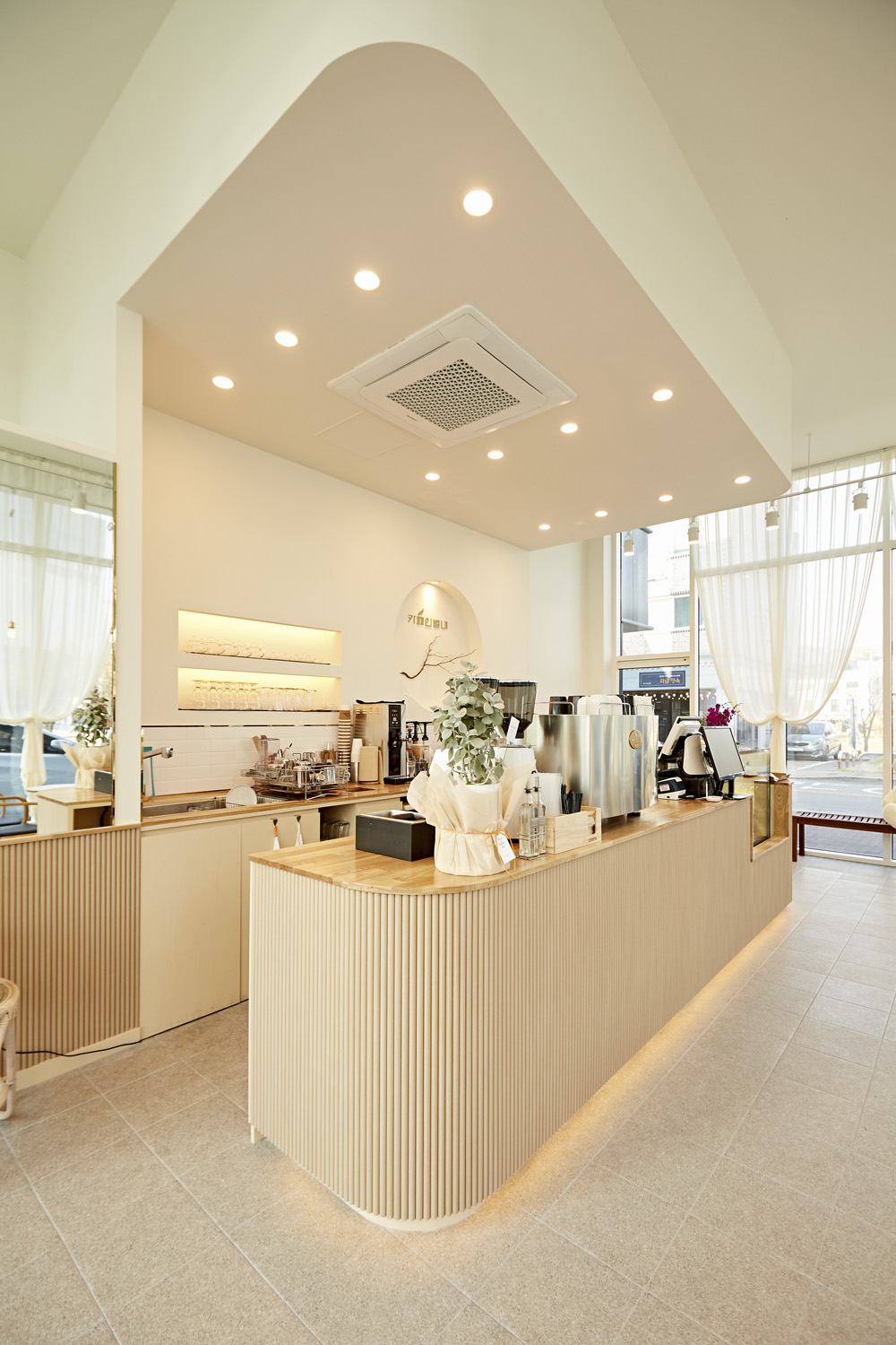 18 坪卡啡因的现代时尚 | 极简与舒适的完美融合-13