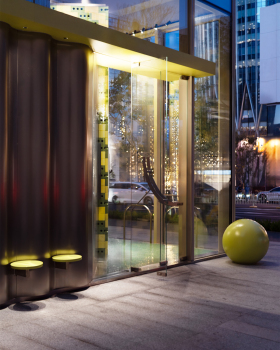 转角橱窗立面丨中国深圳丨不忿工作室