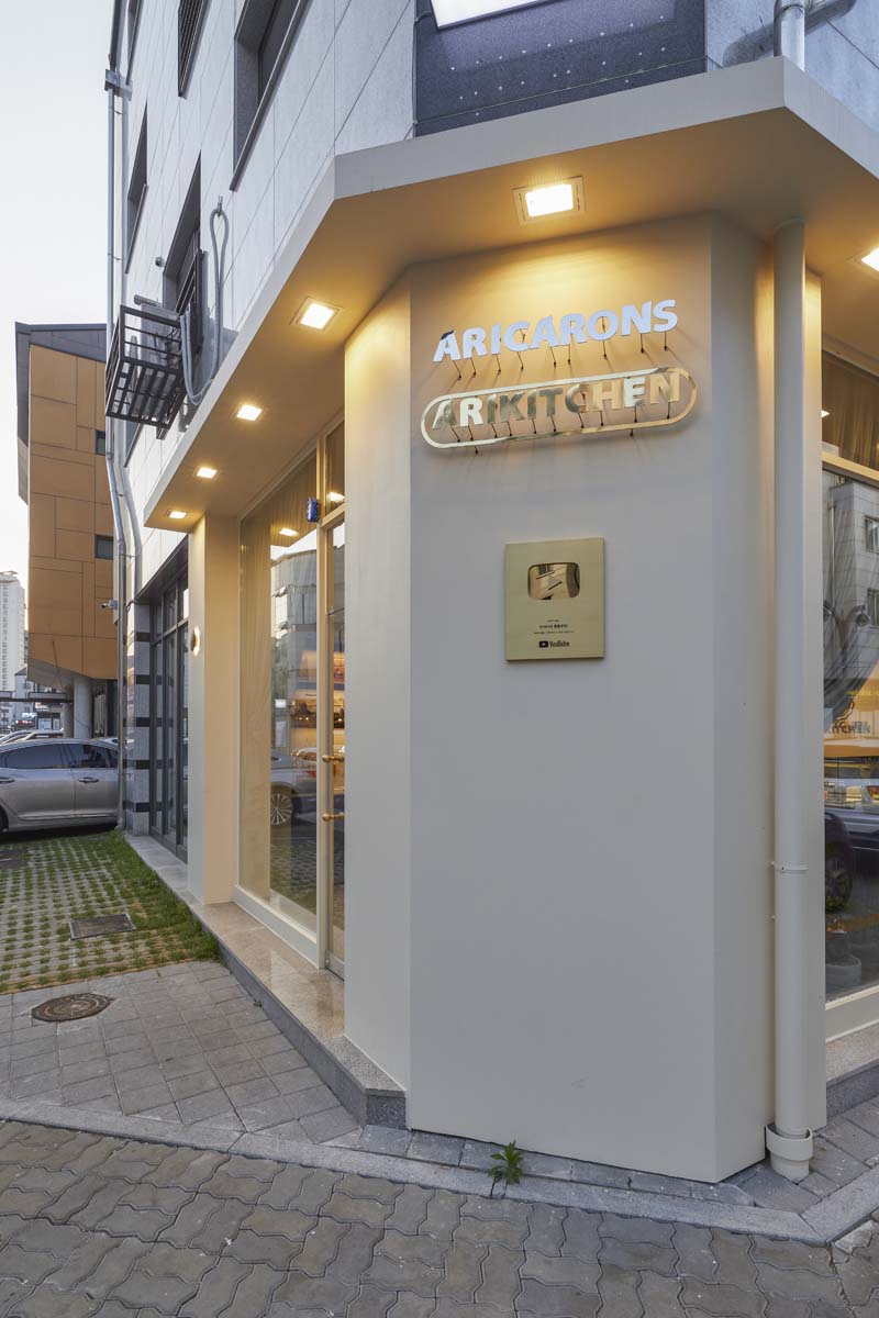 七坪小店营造独特氛围，品味缤纷色彩空间-10