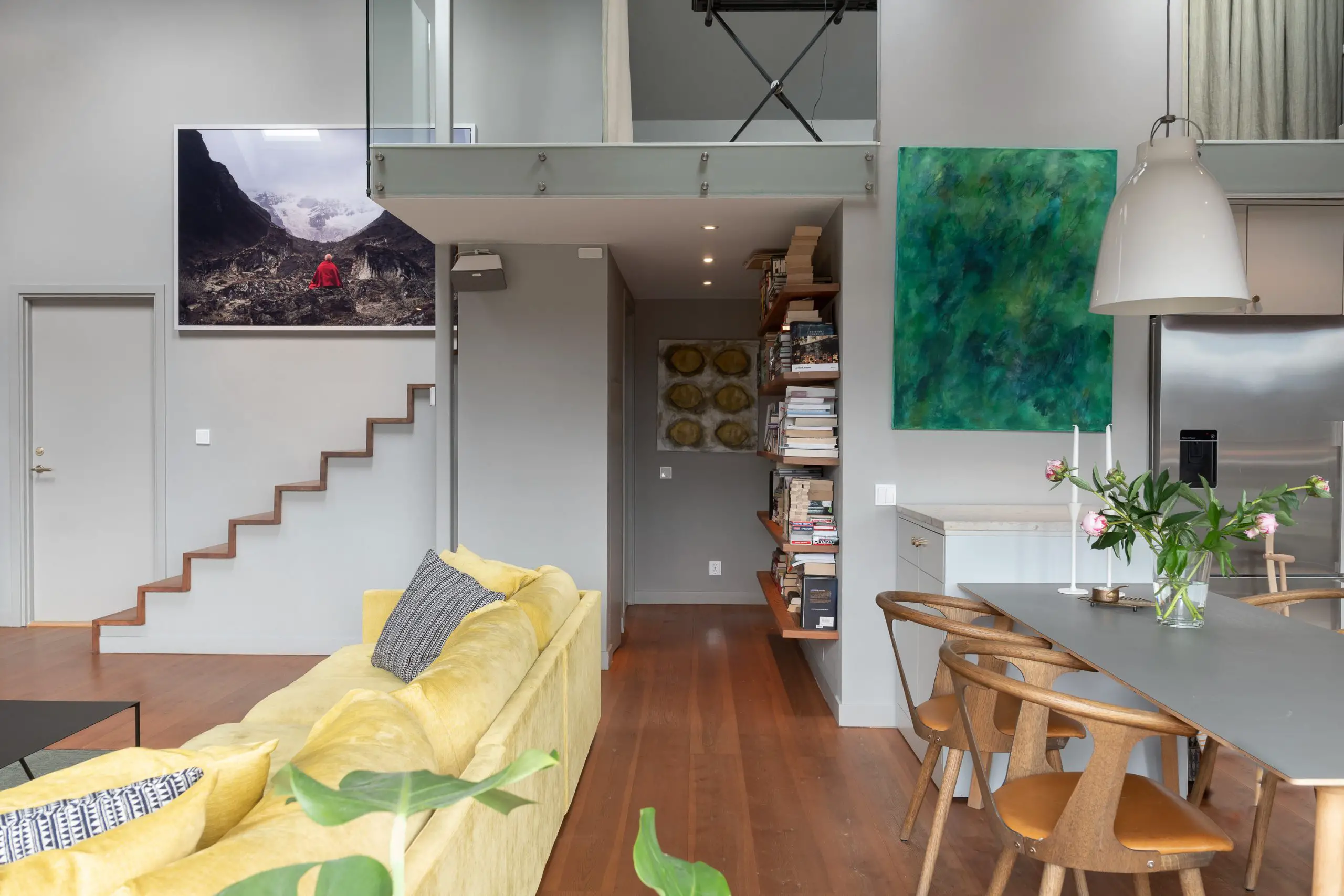 瑞典顶层公寓的玻璃阁楼办公室-5