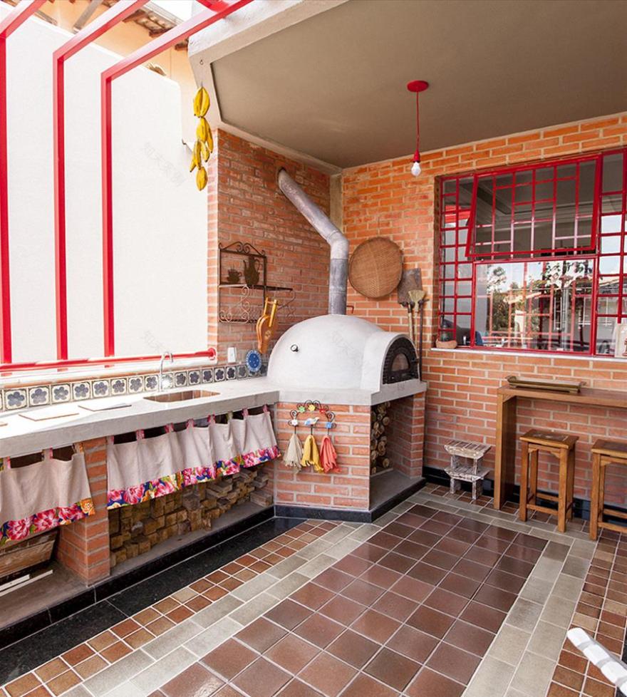 巴西 Dobra Arquitetura 打造舒适休闲住宅 | Varanda da Pita e do João-2