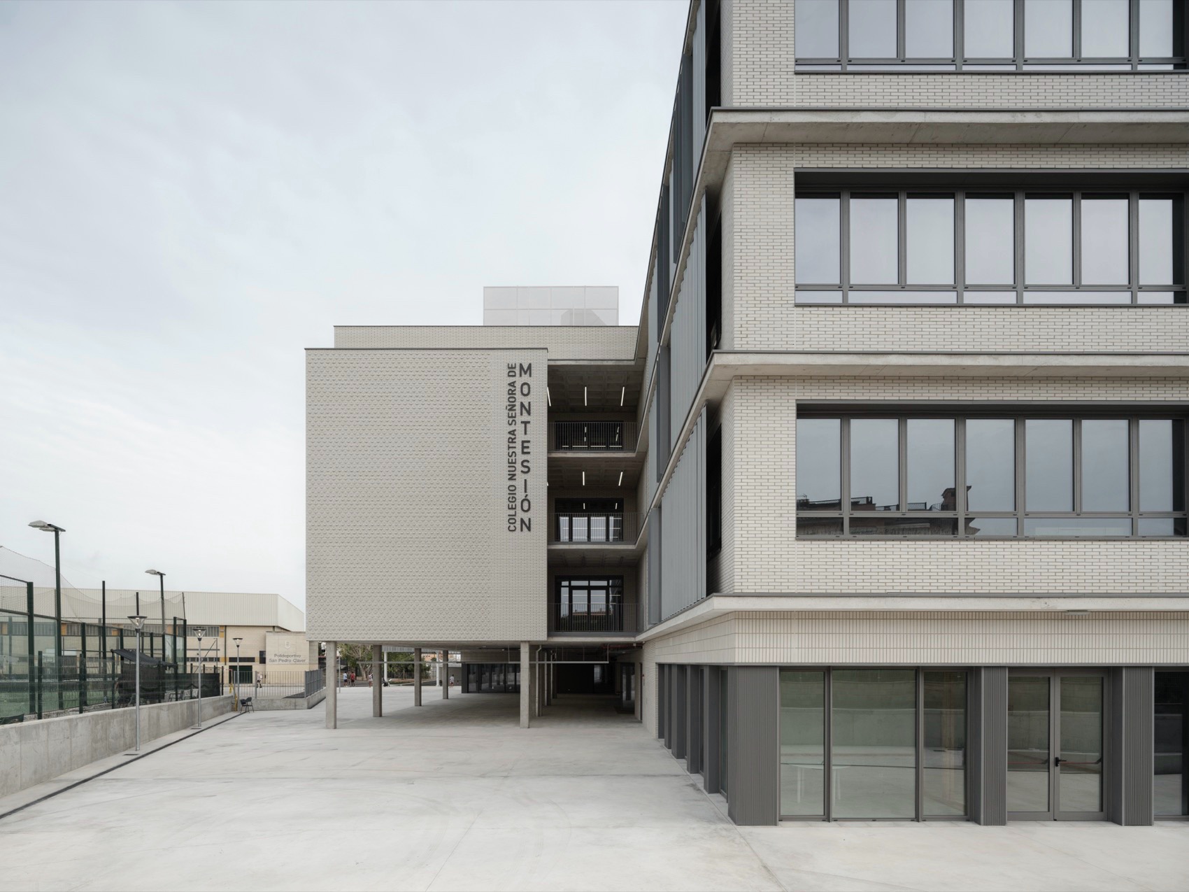 松莫伊克斯教育中心丨西班牙丨GRAS Reynés Arquitectos-7